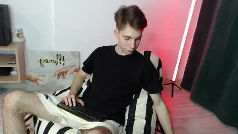 Snapshot of cute_brian chatting on 10/23/25, 03:11 Im Brian online show from 10/23/25, 03:11