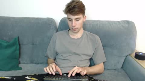 Snapshot of cute_brian chatting on 10/27/25, 03:49 Im Brian online show from 10/27/25, 03:49