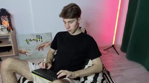 Snapshot of cute_brian chatting on 10/28/25, 12:30 Im Brian online show from 10/28/25, 12:30