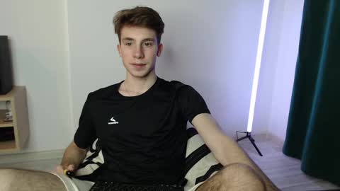 Snapshot of cute_brian chatting on 11/09/25, 04:38 Im Brian online show from 11/09/25, 04:38