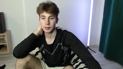 Snapshot of cute_brian chatting on 11/17/25, 04:24 Im Brian online show from 11/17/25, 04:24