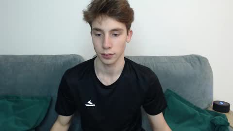 Snapshot of cute_brian chatting on 11/28/25, 04:42 Im Brian online show from 11/28/25, 04:42