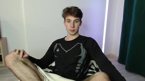 Snapshot of cute_brian chatting on 11/29/25, 05:16 Im Brian online show from 11/29/25, 05:16