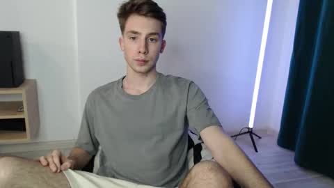 Snapshot of cute_brian chatting on 12/01/25, 03:28 Im Brian online show from 12/01/25, 03:28