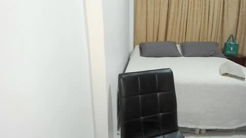 Snapshot of cute_brunett chatting on 02/14/25, 06:02 Sara online show from 02/14/25, 06:02