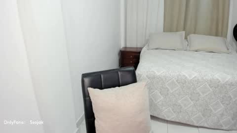Snapshot of cute_brunett chatting on 09/14/25, 03:27 Sara online show from 09/14/25, 03:27