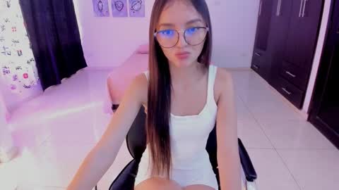 Snapshot of cute_fox_1 chatting on 01/08/26, 02:52 Bella Fox online show from 01/08/26, 02:52
