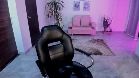 Snapshot of cute_fox_1 chatting on 02/25/26, 04:38 Bella Fox online show from 02/25/26, 04:38