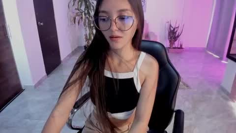 Snapshot of cute_fox_1 chatting on 03/03/26, 03:40 Bella Fox online show from 03/03/26, 03:40