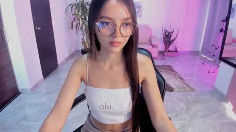 Snapshot of cute_fox_1 chatting on 03/27/26, 02:06 Bella Fox online show from 03/27/26, 02:06