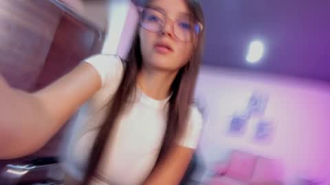 Snapshot of cute_fox_1 chatting on 04/11/26, 02:21 Bella Fox online show from 04/11/26, 02:21
