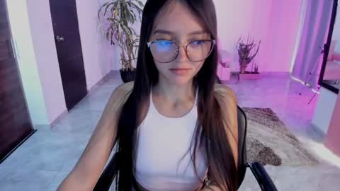 Snapshot of cute_fox_1 chatting on 04/18/26, 03:27 Bella Fox online show from 04/18/26, 03:27