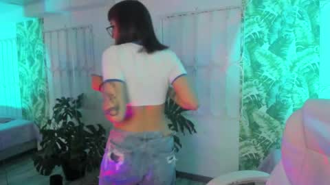 Sofa  online show from 11/13/25, 08:52