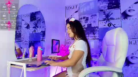 Snapshot of cute_horny12 chatting on 06/18/26, 01:59 Cute horny1 online show from 06/18/26, 01:59