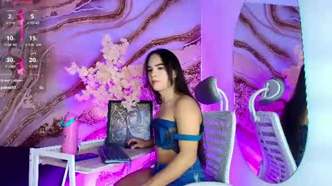Snapshot of cute_horny12 chatting on 06/25/26, 01:48 Cute horny1 online show from 06/25/26, 01:48
