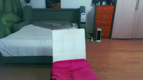 cute_jes online show from 05/03/26, 05:41