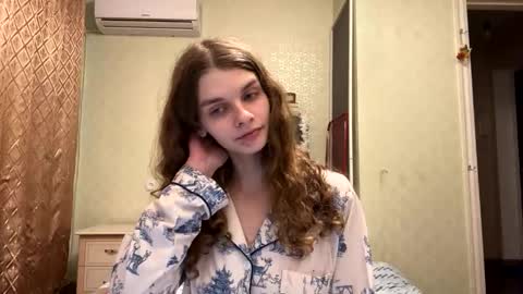 cute_kitte online show from 12/18/25, 07:09