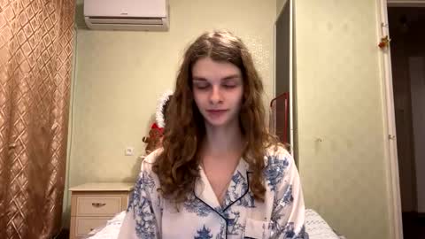 cute_kitte online show from 12/21/25, 08:16