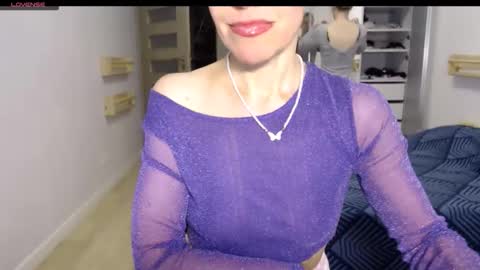 cute_lion_ online show from 12/21/25, 11:50