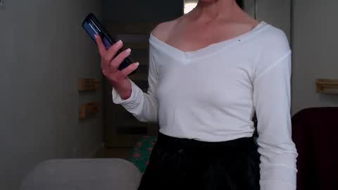 cute_lion_ online show from 04/25/26, 01:03