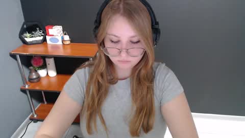 Veronica online show from 12/23/24, 10:53