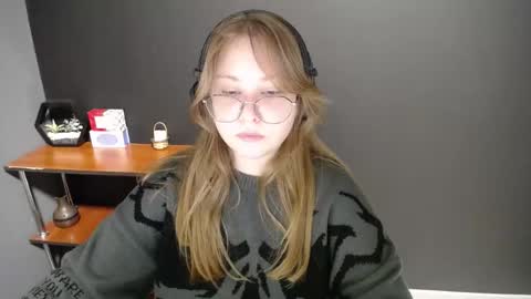 Veronica online show from 02/10/25, 10:42