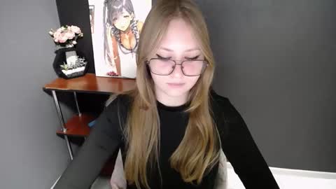 Veronica online show from 11/20/25, 07:41