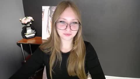 Veronica online show from 11/21/25, 08:02