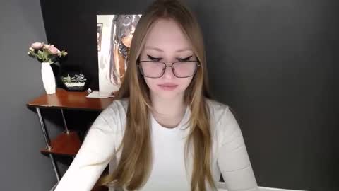 Veronica online show from 03/19/26, 07:23