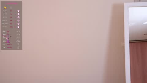 Snapshot of cute_shine chatting on 12/12/24, 09:40 Hey im Kristina Thank you for your support online show from 12/12/24, 09:40