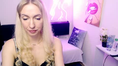 cute_smile_shy online show from 05/14/26, 08:48