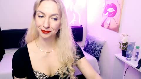 cute_smile_shy online show from 05/15/26, 09:11