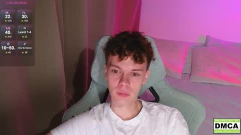 Snapshot of cute_thomas chatting on 12/22/25, 04:04 Thomas - online show from 12/22/25, 04:04