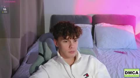 Snapshot of cute_thomas chatting on 02/19/26, 04:03 Thomas - online show from 02/19/26, 04:03