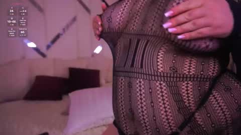 Amber online show from 11/22/25, 01:37