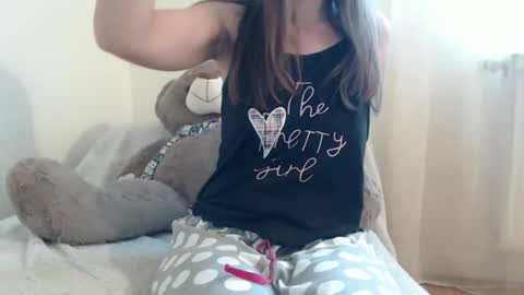 Anne-Marie  online show from 10/22/25, 07:30