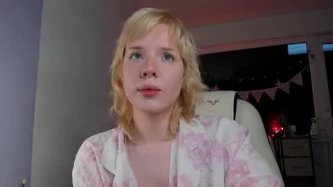 Snapshot of cuteasfuck_ chatting on 11/23/25, 11:21 Amy online show from 11/23/25, 11:21