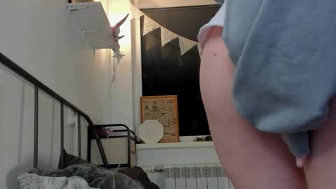 Snapshot of cuteasfuck_ chatting on 01/17/26, 05:27 Amy online show from 01/17/26, 05:27