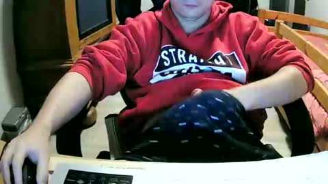 Cuteboy090 online show from 10/21/25, 02:07