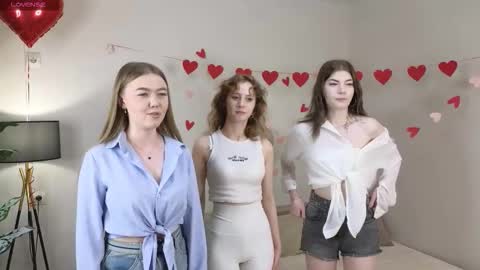 Snapshot of cutebuthott chatting on 02/15/26, 12:25 Aurora Lina and a few other beauties online show from 02/15/26, 12:25