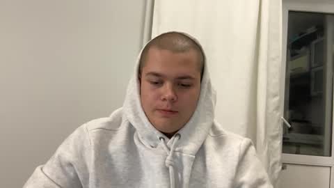 Snapshot of cutebutnaughty_ chatting on 10/08/25, 06:27 Alex online show from 10/08/25, 06:27