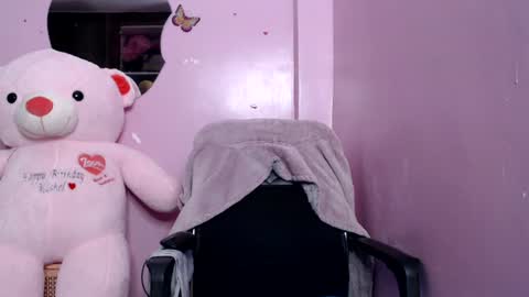 Snapshot of cutebuu chatting on 07/18/26, 04:22 cutebuu online show from 07/18/26, 04:22