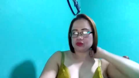 Snapshot of cutechey06 chatting on 12/28/24, 07:43 Sky online show from 12/28/24, 07:43