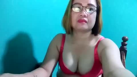 Snapshot of cutechey06 chatting on 01/12/25, 12:18 Sky online show from 01/12/25, 12:18