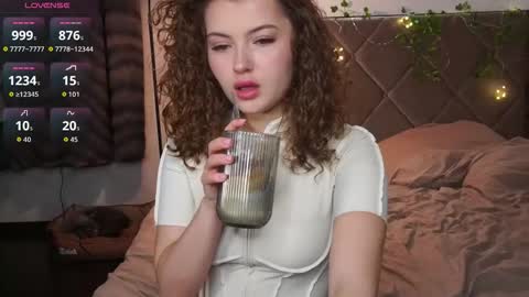 Snapshot of cutecurlysue chatting on 02/18/26, 09:11 Dasha online show from 02/18/26, 09:11