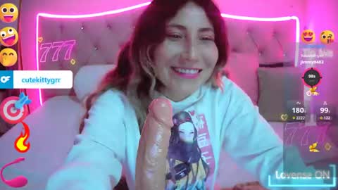 Snapshot of cuteee_kitty chatting on 06/20/26, 01:41 Kitty online show from 06/20/26, 01:41