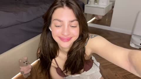 Snapshot of cuteelsa_ chatting on 01/06/25, 07:52 Elsa online show from 01/06/25, 07:52