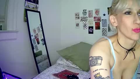 Bella online show from 11/25/25, 07:52