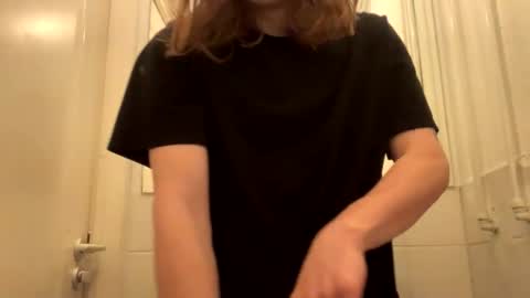 Snapshot of cuteguy6668889 chatting on 12/28/24, 08:37 Cutegoth online show from 12/28/24, 08:37