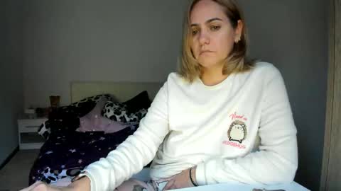 Snapshot of cutehana chatting on 10/08/25, 03:31 MADY online show from 10/08/25, 03:31